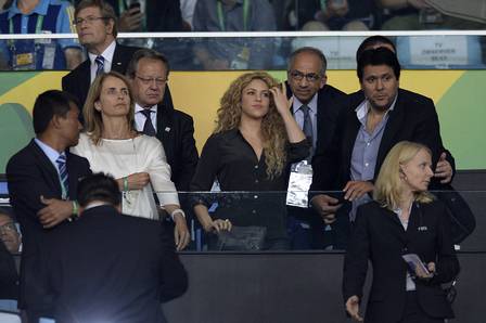 Shakira levou sua beleza e simpatia para as arquibancadas