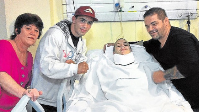 Gabriel recebeu a visita de Wesley, lutador que lhe aplicou o golpe que provocou a lesão na coluna