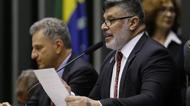 O deputado federal Alexandre Frota depositou R$ 30 mil em juízo para Chico Buarque