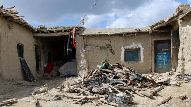 As autoridades estimam que cerca de 10 mil casas foram destruídas e que pelo menos 118 mil menores foram afetados — Foto: AFP