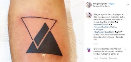 Thiago tatuou o símbolo da turnê ''Nossa história'' há um mês