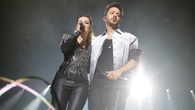 Sandy e Junior cantam em show na Arena Fonte Nova, em Salvador