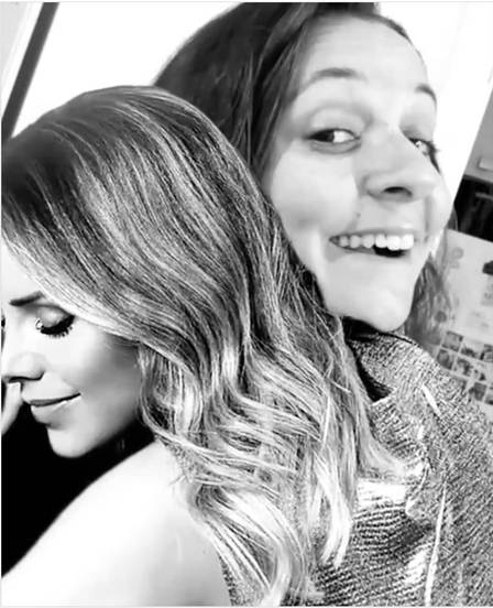 Fã de Sandy e Junior cria filtro no Instagram com 'abraço' da cantora
