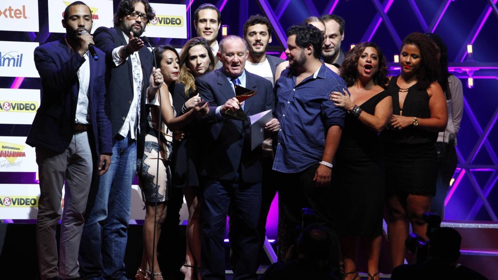 'Vai que cola' venceu na categoria Programa de Humor no Prêmio Extra de TV 2015; elenco subiu ao palco para receber prêmio