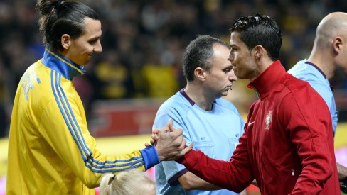 Medo de Cristiano Ronaldo? Ibrahimovic protege nariz em cobrança de falta  do português - Copa 2014 - Extra Online