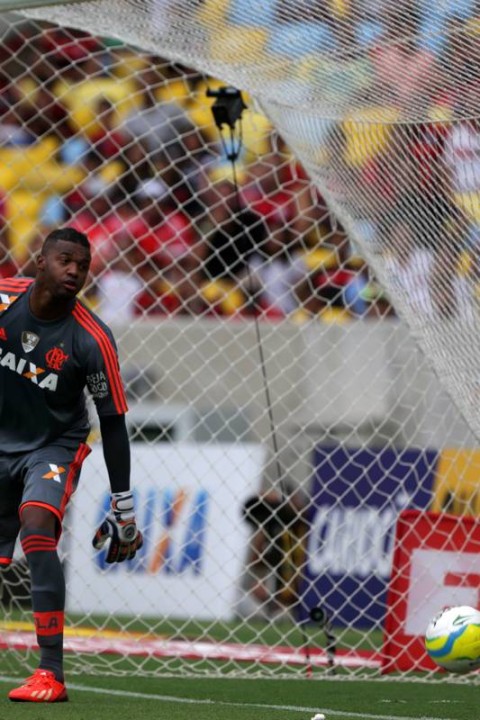 Em súmula, juiz dá gol contra para goleiro do Sport em lance