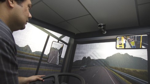 Simulador de direção para ônibus é mais divertido que videogame de