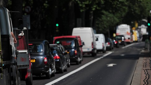 Como Londres reduziu mortes no trânsito com limite de velocidade