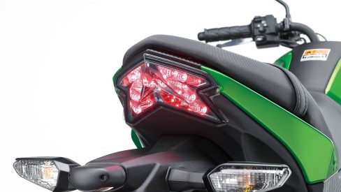 Tecnologia compacta: Kawasaki lança a divertida Z125 - Carros e