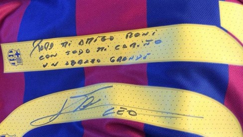 Par de Camisas 10 autografadas pelo Jogador Ronaldinho Gaúcho