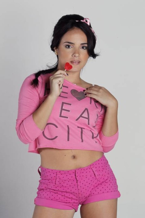lolitinha MC Brunninha, a lolita do funk, posa de shortinho - Famosos - Extra Online