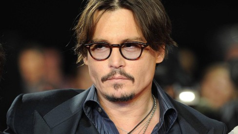 Johnny Depp doa R$ 4,8 mi, recebidos de Amber Heard, para caridade