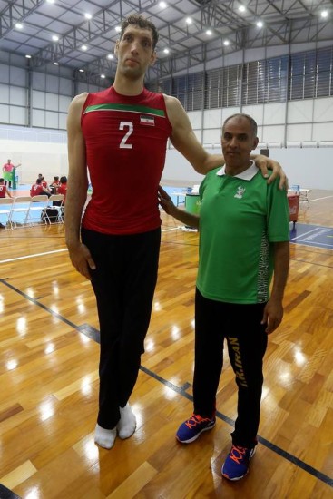 Com 2,46 m, destaque do vôlei sentado do Irã deixou a vida de ermitão pelo  esporte - Olimpíada no Rio