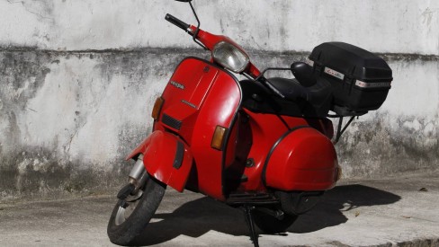 Vespa volta ao Brasil e terá montagem local em 2018 - Carros e