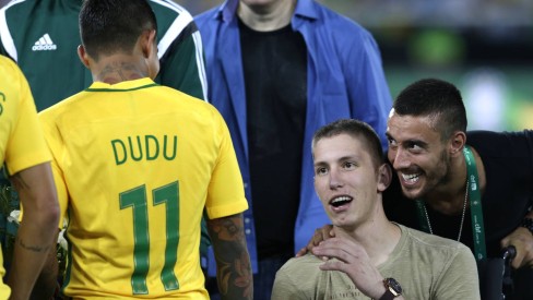 Brasil vence a Colômbia em amistoso com homenagens à Chapecoense