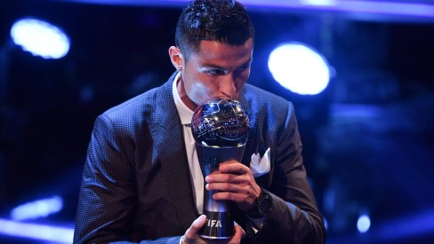 Cristiano Ronaldo é eleito melhor do mundo e empata com Messi - Placar - O  futebol sem barreiras para você