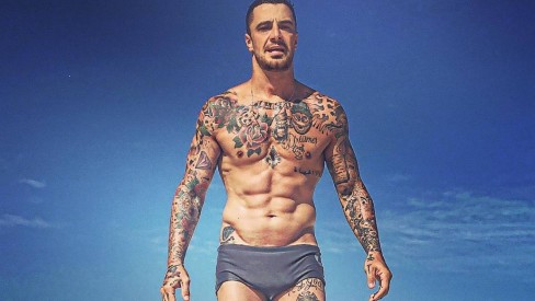 Ele é todo tatuado! Veja as fotos de Felipe Titto exibindo suas tattoos -  Estrelando