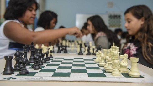 Prefeitura amplia programa de ensino de xadrez em escolas públicas - Extra,  Extra - Extra Online