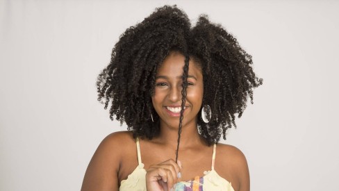 Dia das crianças: saiba como lidar com o cabelo cacheado das meninas -  Beleza - Extra Online