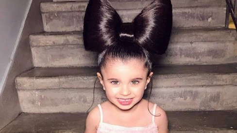 Menina de 5 anos bomba no Instagram por causa do cabelão - Page