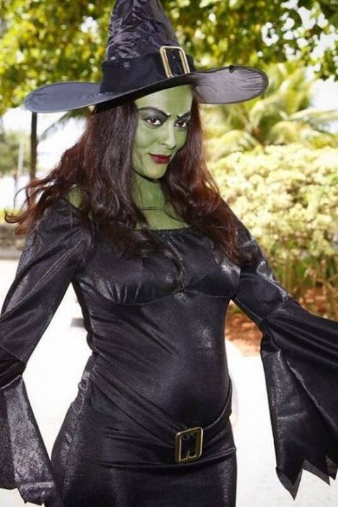 Juliana Paes relembra fantasia de bruxa para Halloween e surge quase  irreconhecível - Famosos - Extra Online