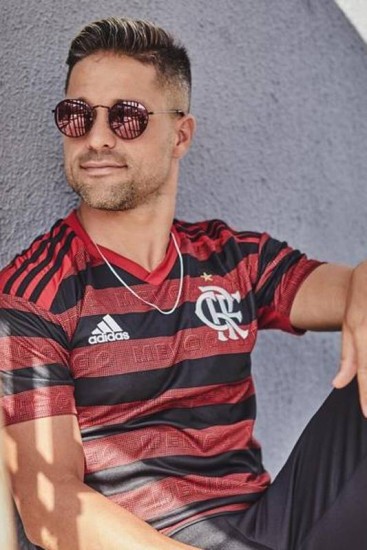 Diego celebra momento no Fla: Orgulhoso em vestir essa camisa - Coluna do  Fla