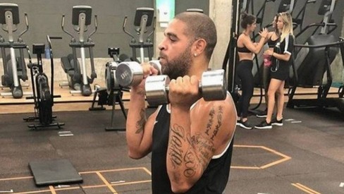 Adriano volta a jogar futebol dois anos depois nos Estados Unidos