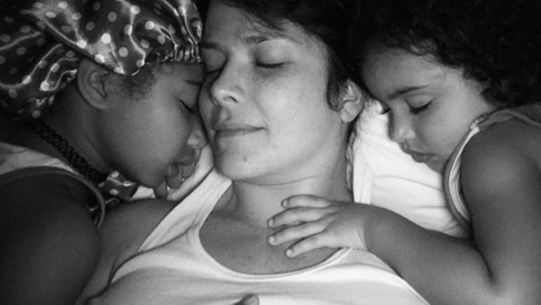 Samara Felippo diz não gostar da função de ser mãe e divide opiniões na web