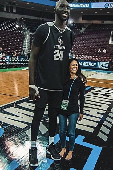 Diferença de altura entre jogador de basquete e repórter impressiona - Page  Not Found - Extra Online