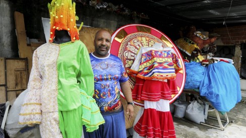 SAMBA NA INTENDENTE - Carnaval das Escolas de Samba que desfilam na  Intendente Magalhães