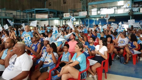 Expectativa tá como? Sambistas, escolas e a ansiedade horas antes do sorteio