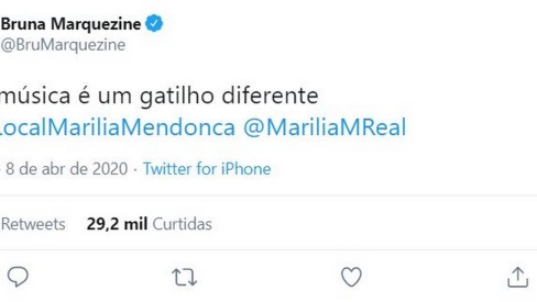 Marília Mendonça esquece a letra de 'De quem é a culpa' em live