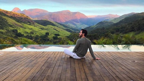 Casa de Ricardo Tozzi em terreno de 40 mil metros quadrados chama