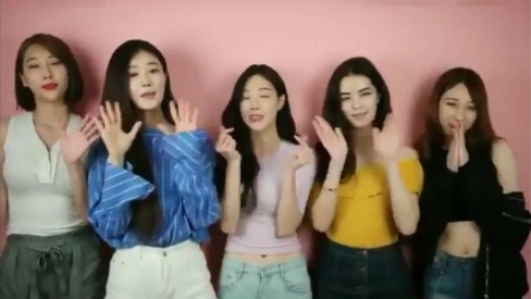 Paranaense de 19 anos é a primeira brasileira no K-pop; estreia