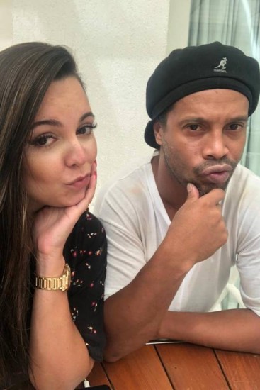 Ronaldinho Gaúcho vai casar com as duas namoradas