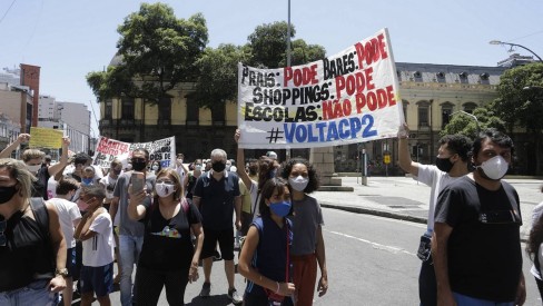 Professores da rede municipal de Nilópolis fazem protesto por