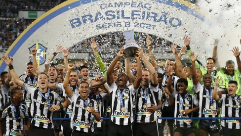 Em dia de festa, Botafogo empata no Engenhão e impede acesso do Guarani -  28/11/2021 - UOL Esporte