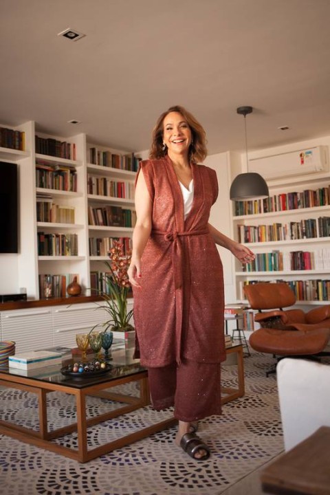 É de casa! Maria Beltrão abre apartamento, elege 'altar' o canto favorito e  entrega: sala vira pista de dança com o marido - TV e Lazer - Extra Online