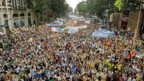 É Você - Ao Vivo Na Marcha Para Jesus - SP - música y letra de Ton