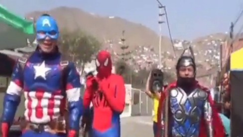 Policiais se disfarçam de Vingadores para capturar traficantes no