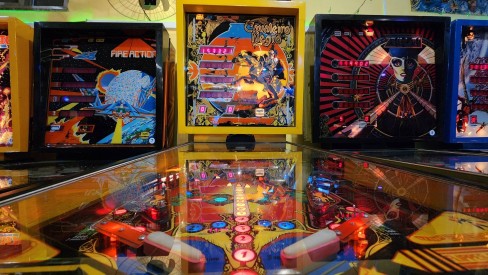 Maquina Pinball Oba Oba in 2023  Pinball, Pinball machine, Pinball machines