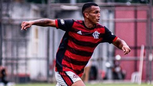 Flamengo negocia empréstimo de Wesley, lateral da base, para o Barcelona -  Flamengo - Extra Online