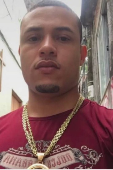 Chefe do tráfico na favela da Rocinha é suspeito de agredir a mulher por  suspeita de traição - Casos de Polícia - Extra Online