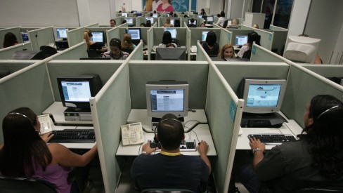 Empresa de call center está com 420 vagas de emprego abertas em