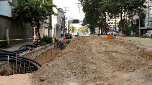 Tem um rio no meio do caminho