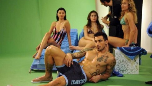 Lavezzi comete gafe e publica foto de Zabaleta nu no Twitter