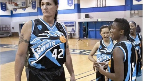 Com 2 metros de altura, jogador de basquete americano será a maior  transexual do mundo - Saúde e Ciência - Extra Online