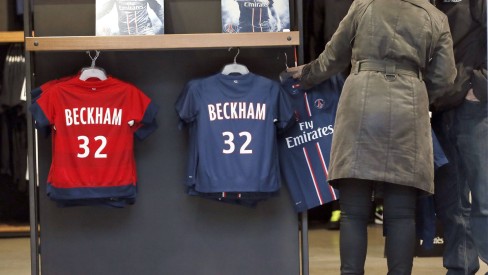 Beckhamania' começa nas lojas no PSG e camisa 32 sai por R$ 300