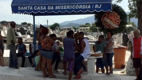 Mãe de bebê morto atropelado se culpa por acidente: 'Tô muito mal' - Rio -  Extra Online