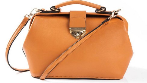 Foto: A bolsa usada por Paolla Oliveira é o modelo Onthego, da Louis Vuitton  - Purepeople